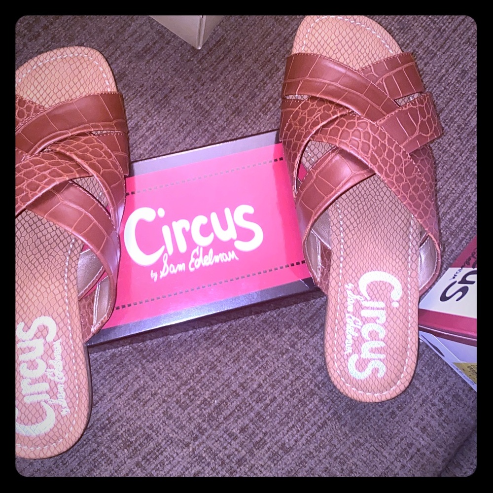 Cute croc texture Sandals!!!